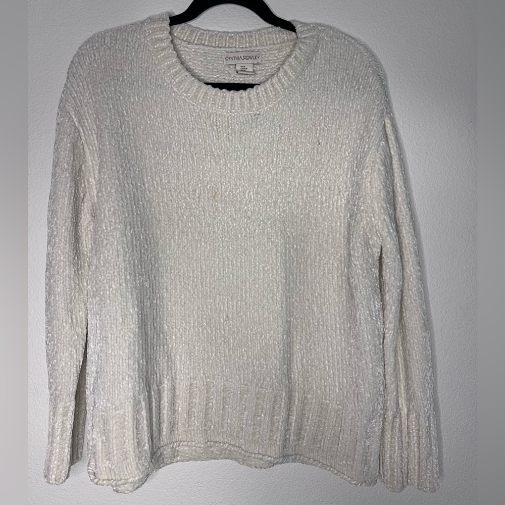 Women ivory knitted Sweater